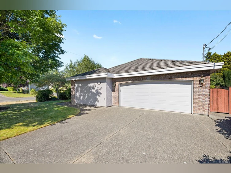 761 Mulholland Drive, French Creek, BC, V9P 2K4 - 40