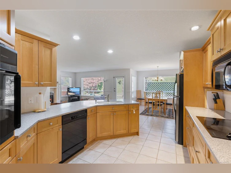 761 Mulholland Drive, French Creek, BC, V9P 2K4 - 6