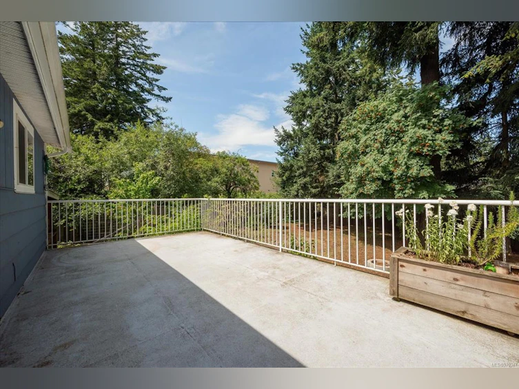 1240 Strathmore Street, Nanaimo, BC, V9S 2L9 - 12