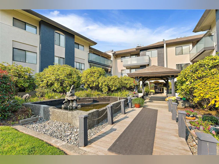 311-3900 Shelbourne Street, Saanich, BC, V8P 4H8 - 2