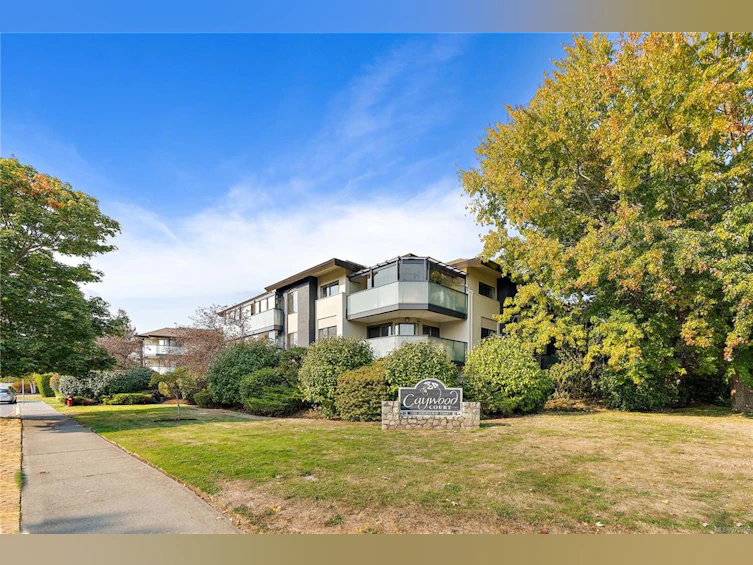 311-3900 Shelbourne Street, Saanich, BC, V8P 4H8 - 4