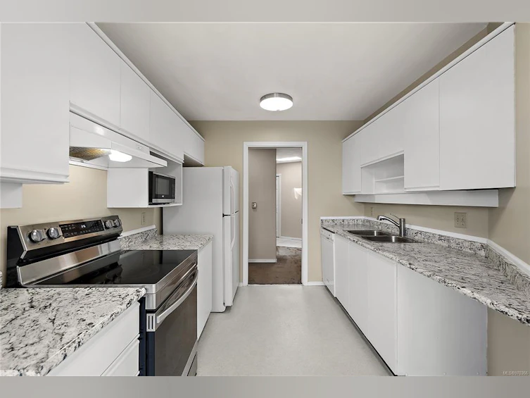 311-3900 Shelbourne Street, Saanich, BC, V8P 4H8 - 10