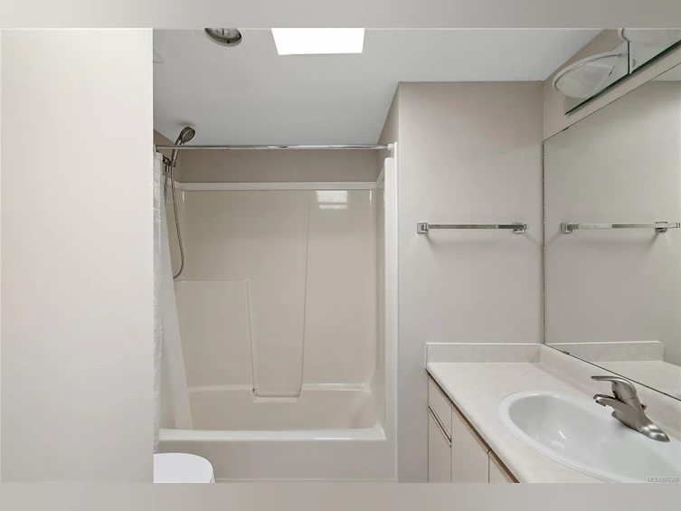 311-3900 Shelbourne Street, Saanich, BC, V8P 4H8 - 22