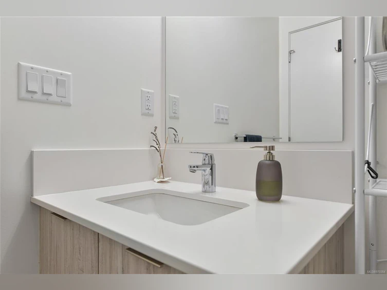 706-845 Johnson Street, Victoria, BC, V8W 0G3 - 13