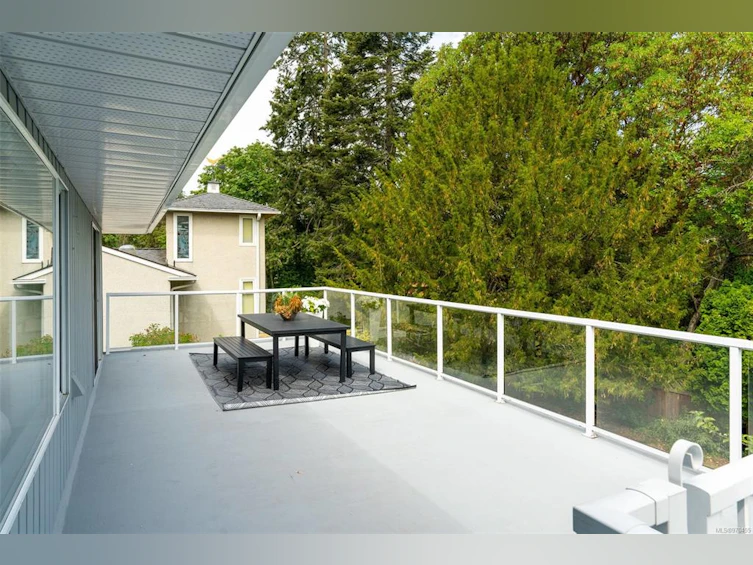 2405 Alpine Crescent, Saanich, BC, V8N 4B5 - 17