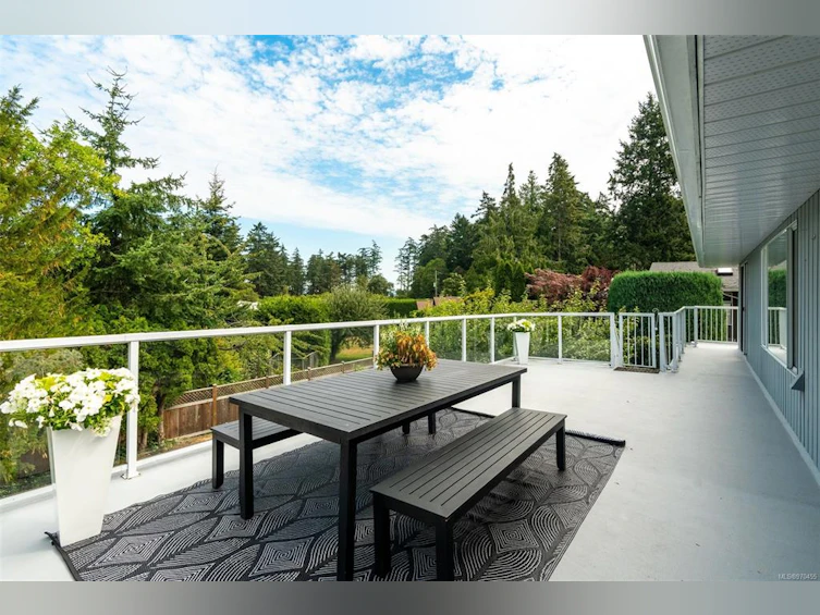 2405 Alpine Crescent, Saanich, BC, V8N 4B5 - 18