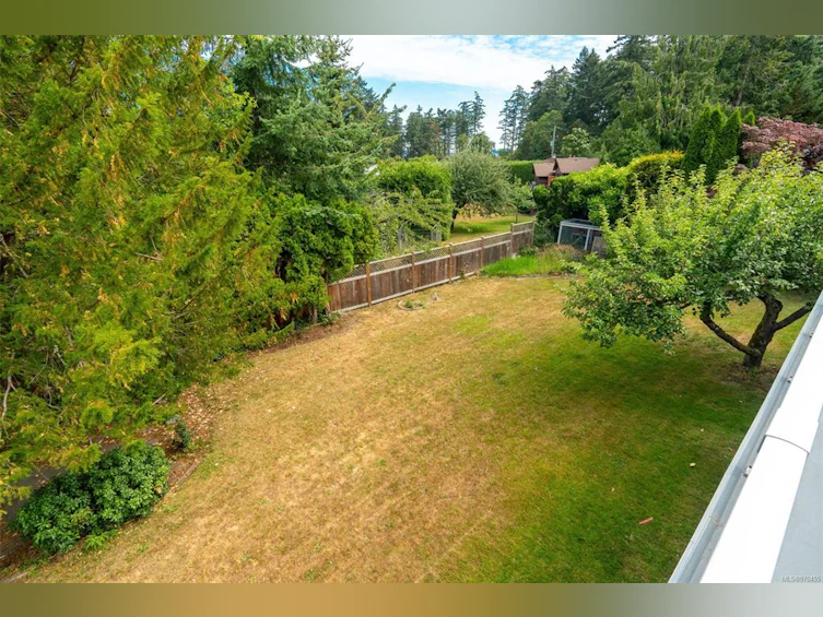 2405 Alpine Crescent, Saanich, BC, V8N 4B5 - 41