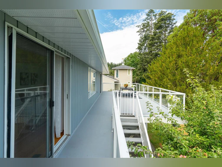 2405 Alpine Crescent, Saanich, BC, V8N 4B5 - 42