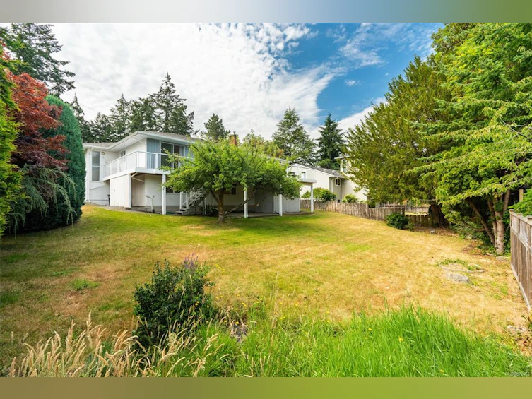 2405 Alpine Crescent, Saanich, BC, V8N 4B5 - 47