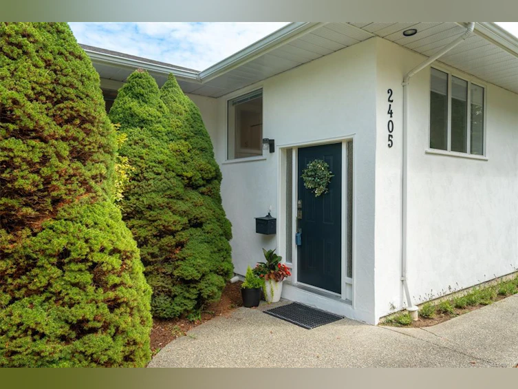 2405 Alpine Crescent, Saanich, BC, V8N 4B5 - 2