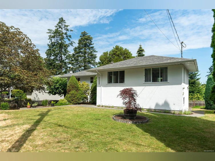 2405 Alpine Crescent, Saanich, BC, V8N 4B5 - 3