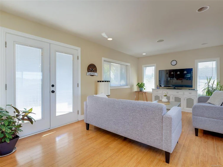 3961 Cherrilee Crescent, Saanich, BC, V8N 1R7 - 5