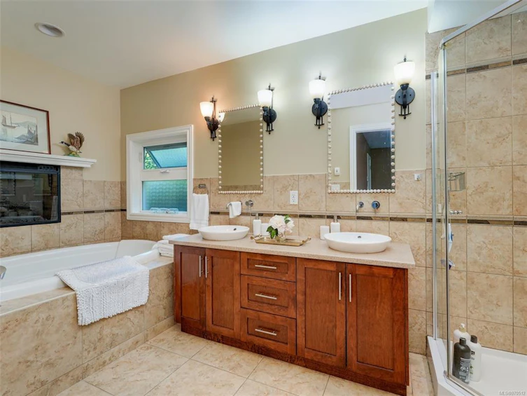 3961 Cherrilee Crescent, Saanich, BC, V8N 1R7 - 10