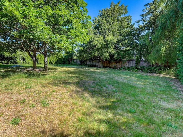 3961 Cherrilee Crescent, Saanich, BC, V8N 1R7 - 23
