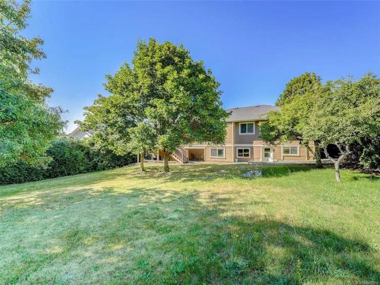 3961 Cherrilee Crescent, Saanich, BC, V8N 1R7 - 24