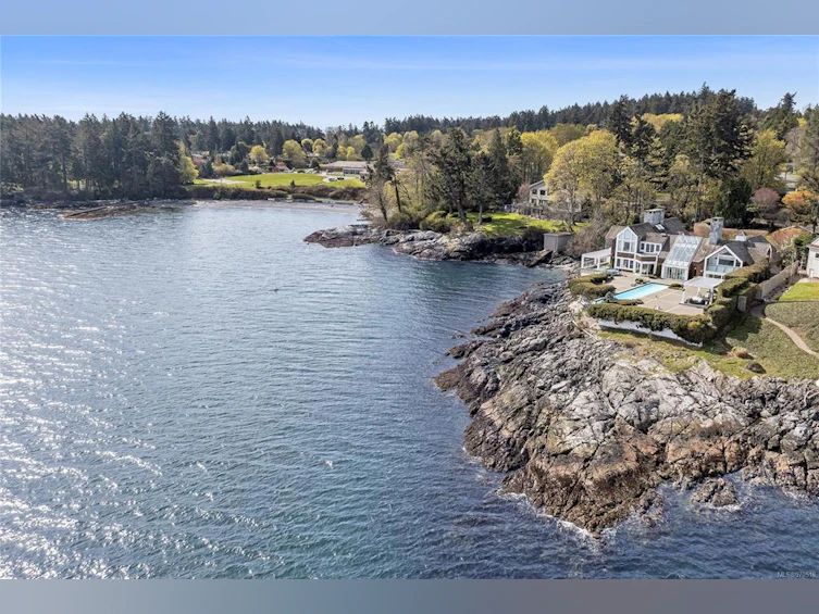 4035 Locarno Lane, Saanich, BC, V8N 3Z9