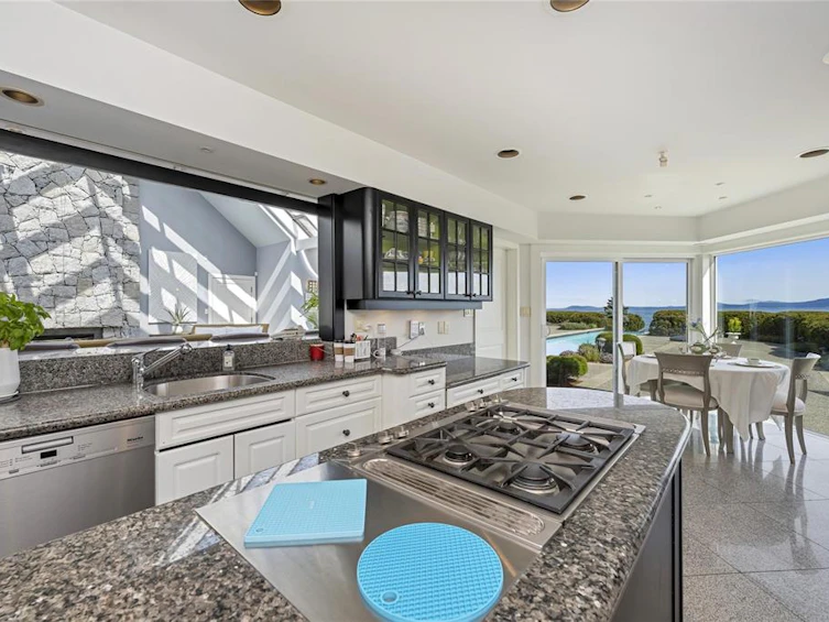 4035 Locarno Lane, Saanich, BC, V8N 3Z9 - 33