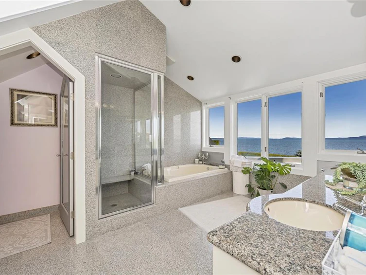 4035 Locarno Lane, Saanich, BC, V8N 3Z9 - 50