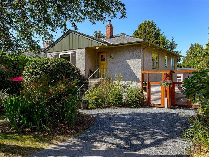 1768 Carrick Street, Victoria BC V8R 2M2