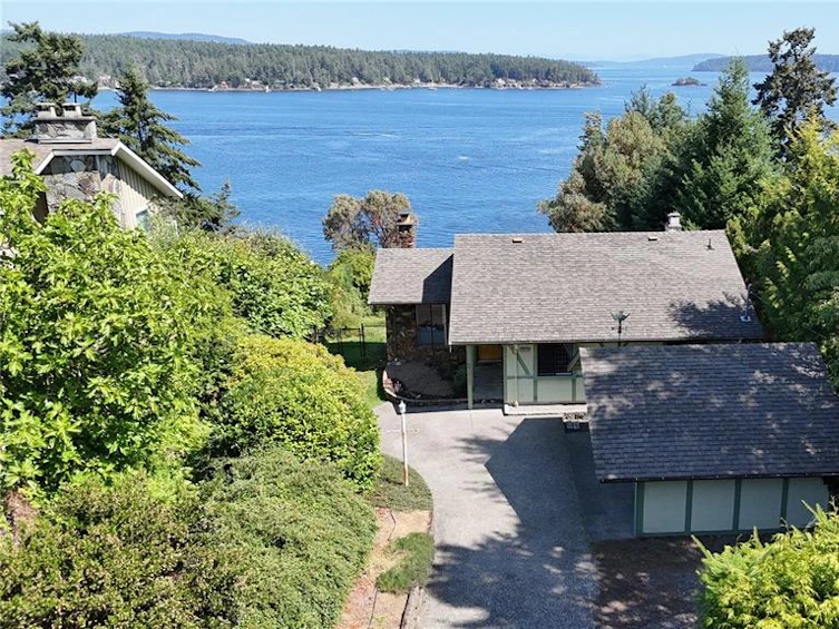 2036 Neptune Road, North Saanich, BC, V8L 5J5