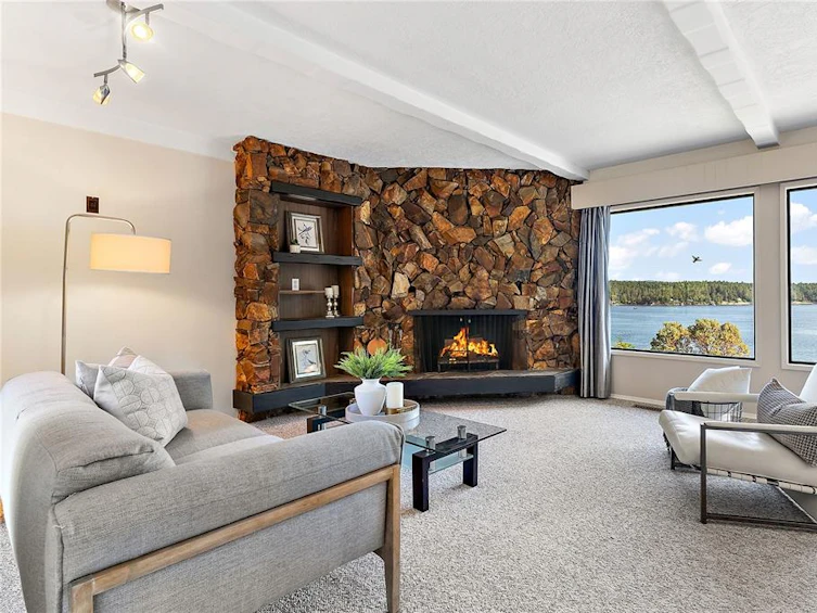 2036 Neptune Road, North Saanich, BC, V8L 5J5 - 2
