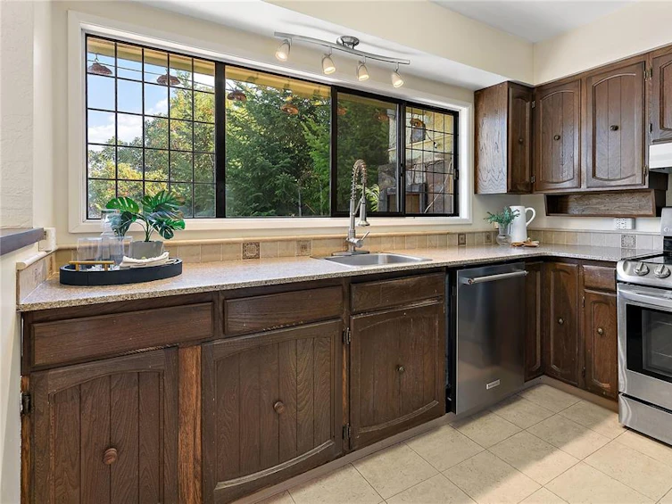 2036 Neptune Road, North Saanich, BC, V8L 5J5 - 9