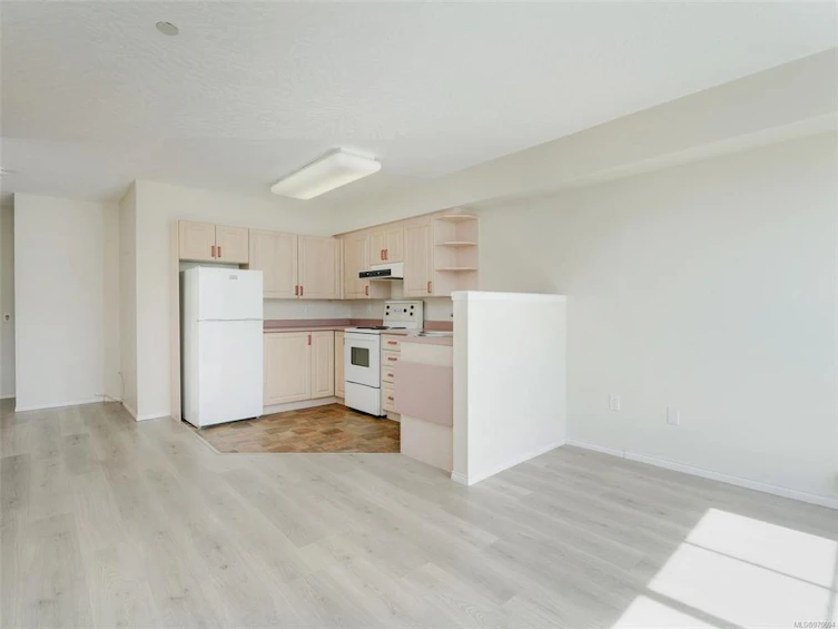 305-1070 Southgate Street, Victoria, BC, V8V 2Z2 - 3