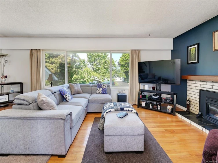 1625 Alderwood Street, Saanich, BC, V8N 1G8 - 4