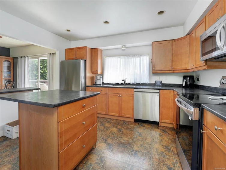 1625 Alderwood Street, Saanich, BC, V8N 1G8 - 8