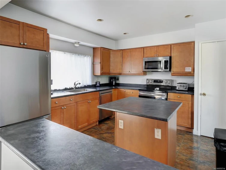 1625 Alderwood Street, Saanich, BC, V8N 1G8 - 9