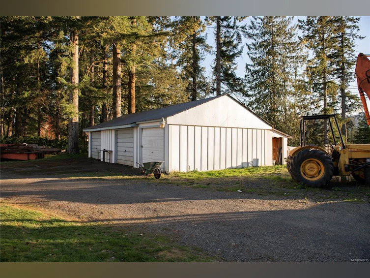 7997 N Island Highway, Black Creek, BC, V9J 1G9 - 2
