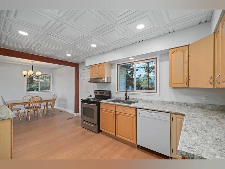 7997 N Island Highway, Black Creek, BC, V9J 1G9 - 14