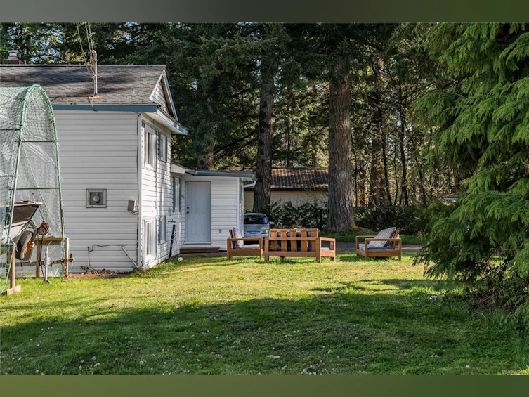 7997 N Island Highway, Black Creek, BC, V9J 1G9 - 35