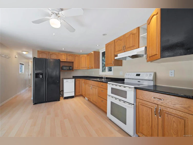 7997 N Island Highway, Black Creek, BC, V9J 1G9 - 48