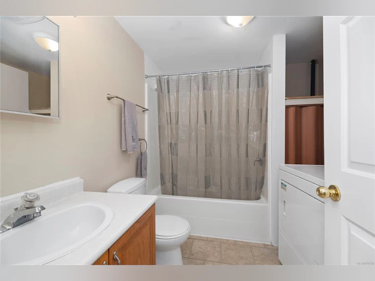 7997 N Island Highway, Black Creek, BC, V9J 1G9 - 49