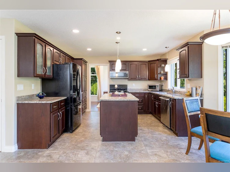 5199 Walema Court, Saanich, BC, V8Y 2T7 - 19
