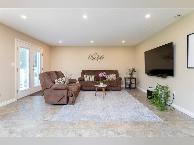 5199 Walema Court, Saanich, BC, V8Y 2T7 - 25