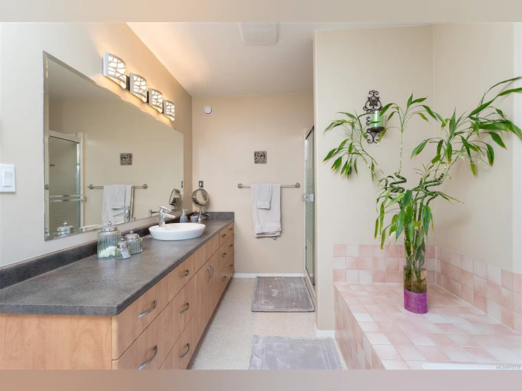 5199 Walema Court, Saanich, BC, V8Y 2T7 - 32