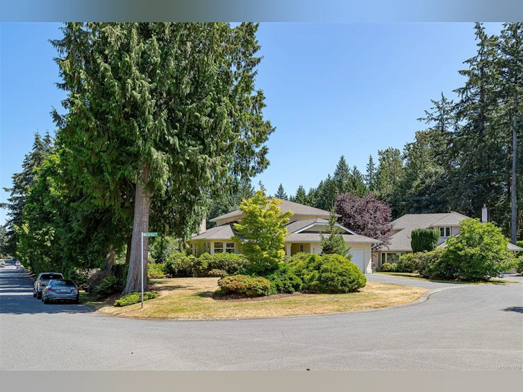 5199 Walema Court, Saanich, BC, V8Y 2T7 - 74