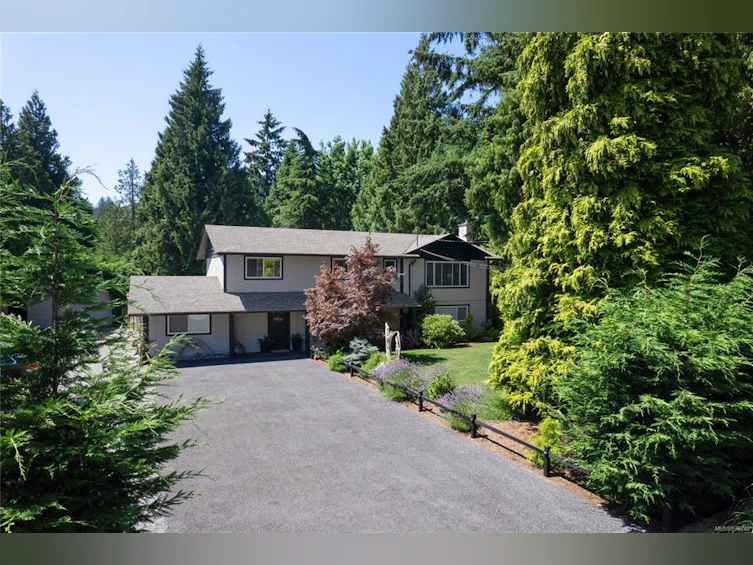 2267 Jingle Pot Road, Nanaimo, BC, V9R 6W2