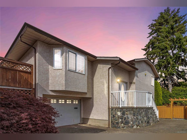 2631 Capital Heights, Victoria, BC, V8T 3M1 - 2