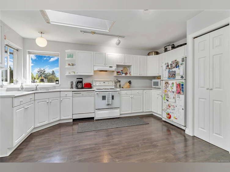 2631 Capital Heights, Victoria, BC, V8T 3M1 - 5
