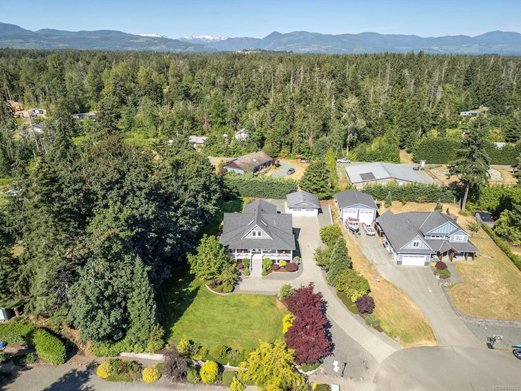 11 Little Bear Way, Courtenay, BC, V0R 2V0 - 2