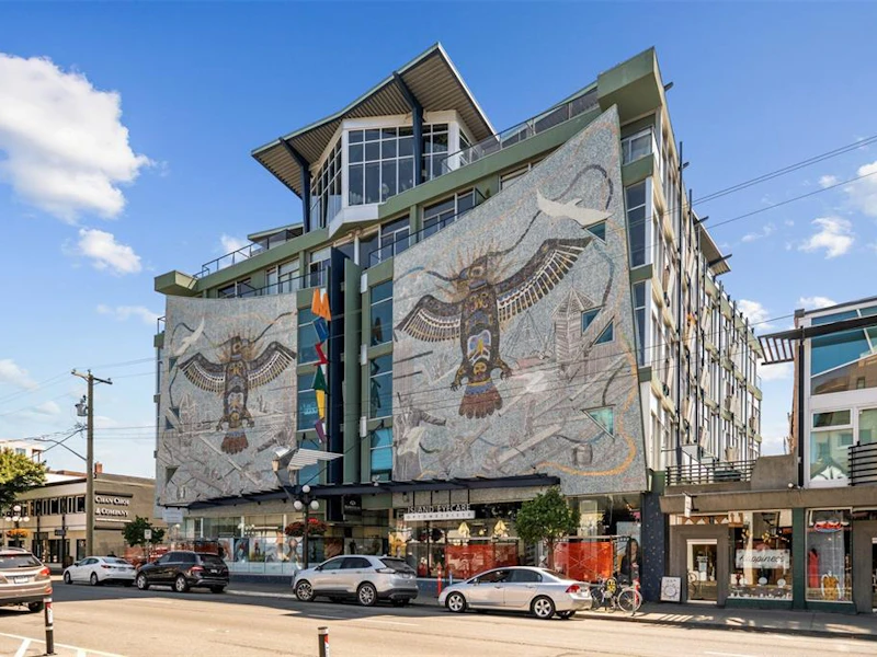 301 - 1061 Fort Street, Victoria BC V8V 3K5