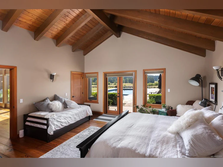1563 Mt. Newton Cross Road, Central Saanich, BC, V8M 1L1 - 15