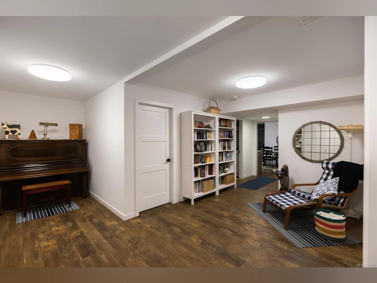 1563 Mt. Newton Cross Road, Central Saanich, BC, V8M 1L1 - 23