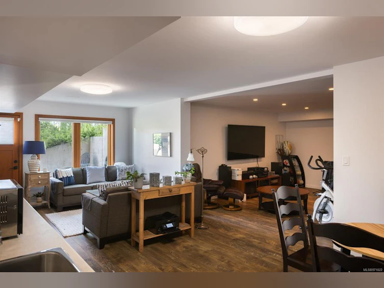 1563 Mt. Newton Cross Road, Central Saanich, BC, V8M 1L1 - 27