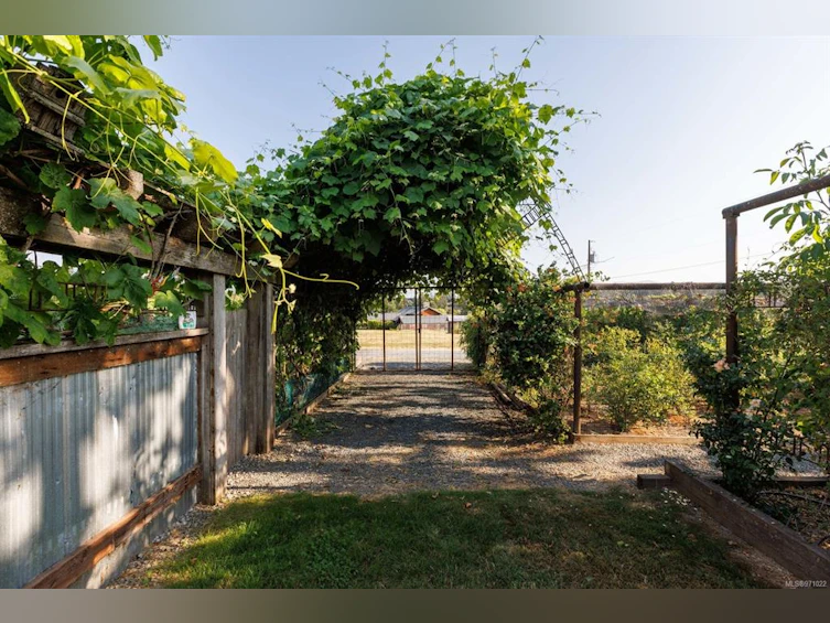 1563 Mt. Newton Cross Road, Central Saanich, BC, V8M 1L1 - 36