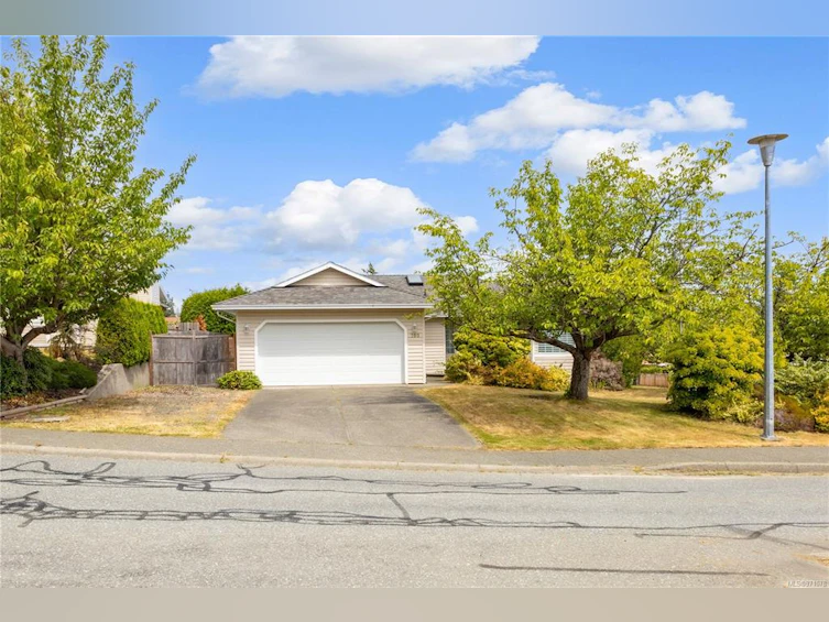 700 Georgia Drive, Campbell River, BC, V9H 1R8 - 2
