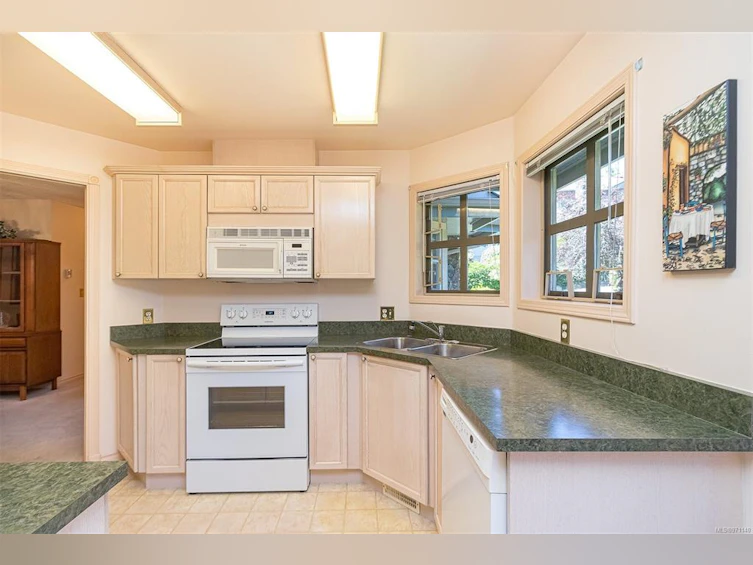 25-500 Marsett Place, Saanich, BC, V8Z 7J1 - 2